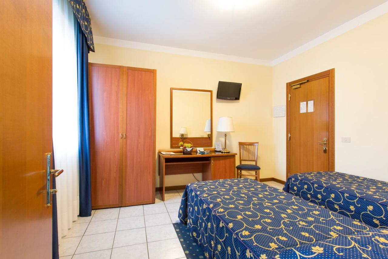 Hotel Ristorante Paladini Carisio Luaran gambar