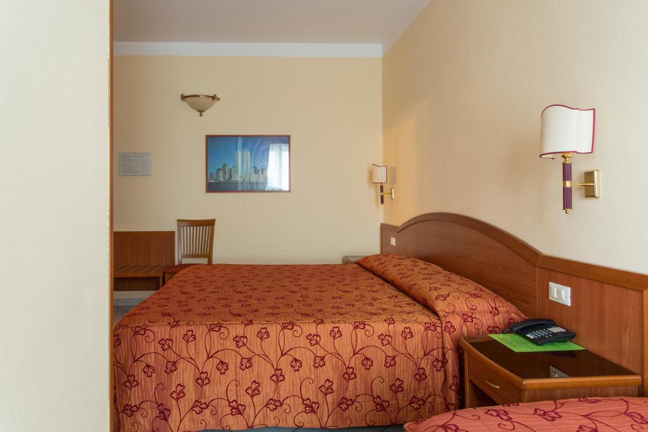 Hotel Ristorante Paladini Carisio Luaran gambar
