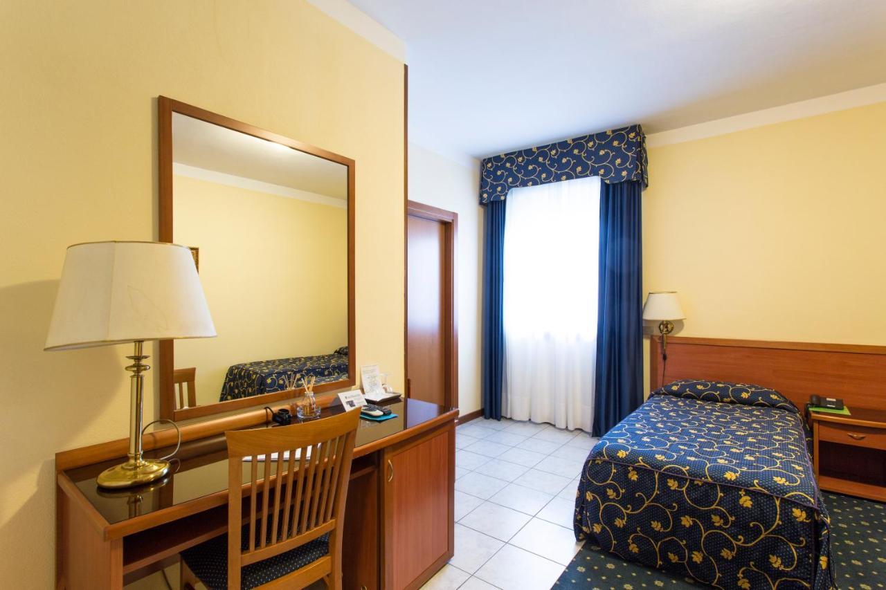 Hotel Ristorante Paladini Carisio Luaran gambar