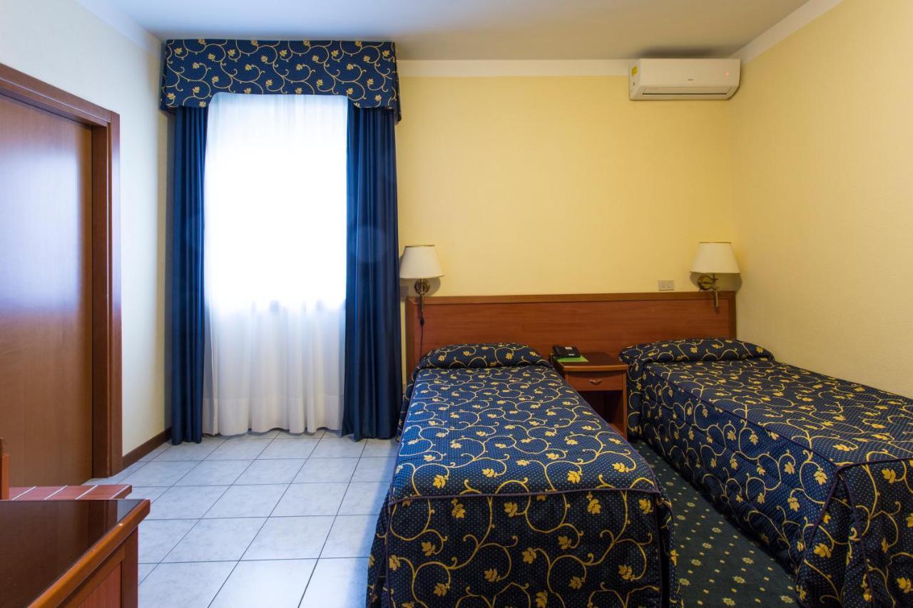 Hotel Ristorante Paladini Carisio Luaran gambar